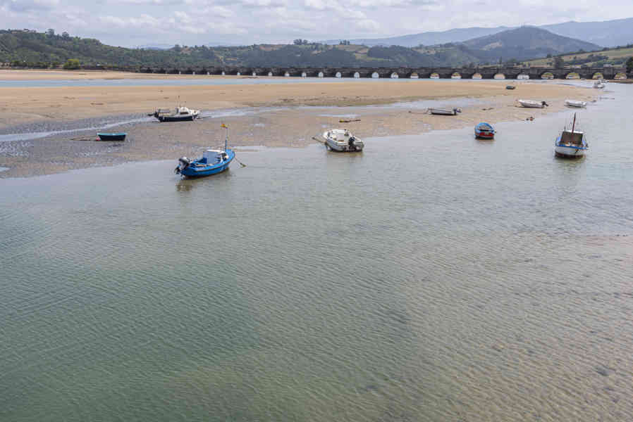Cantabria 029 - San Vicente de la Barquera - puente del Mazo.jpg